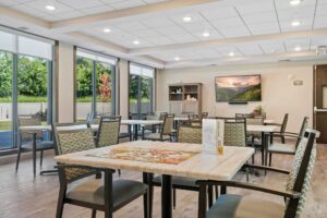 Memory Care Dining Davenport Independent and Assisted Living